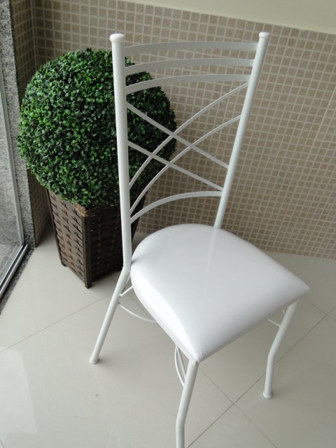 Cadeira de Ferro com  Estofado Branco em Jacarepaguá