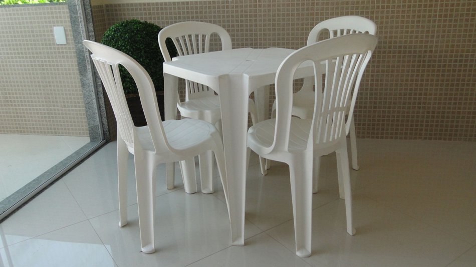 Conjunto de Mesa e Cadeiras em Jacarepaguá